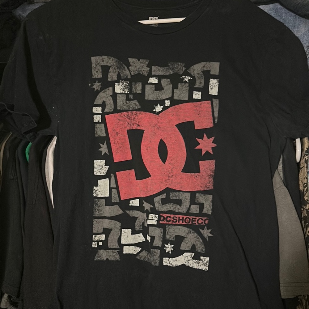 Men’s black DC shirt size L